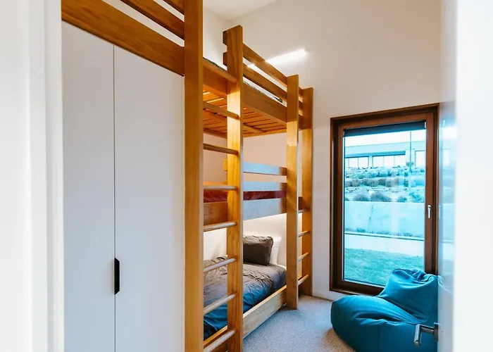 The Brick House - Stunning Views - Sleeps 10 * Wanaka