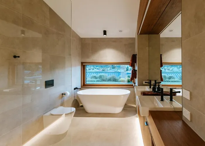 The Brick House - Stunning Views - Sleeps 10 Vakantiehuis Wanaka