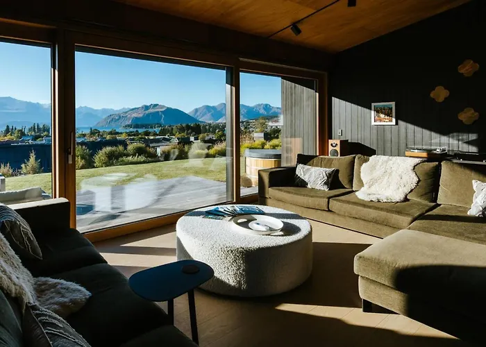 The Brick House - Stunning Views - Sleeps 10 *