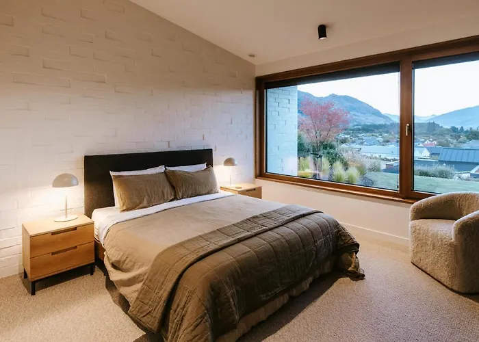 The Brick House - Stunning Views - Sleeps 10