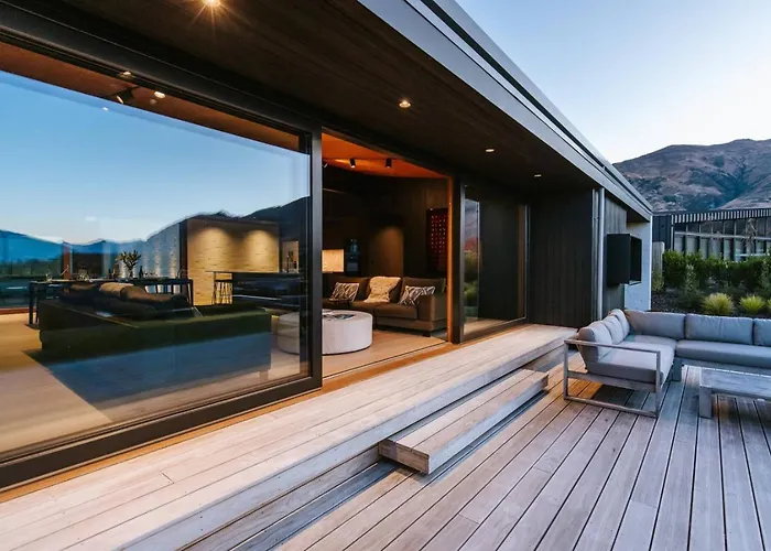 Vakantiehuis The Brick House - Stunning Views - Sleeps 10 Wanaka